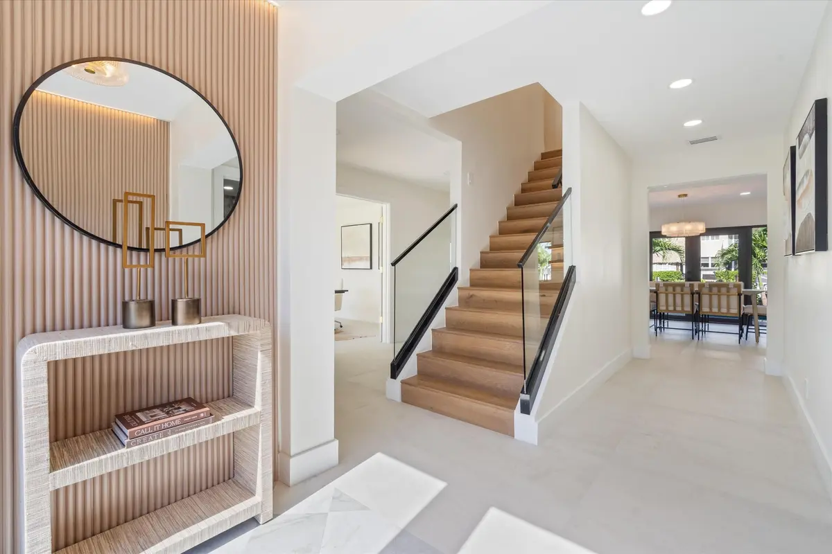 03-3711 NE 27th Ave LHP, FL-109 at 3711 NE 27th Avenue, Lighthouse Point