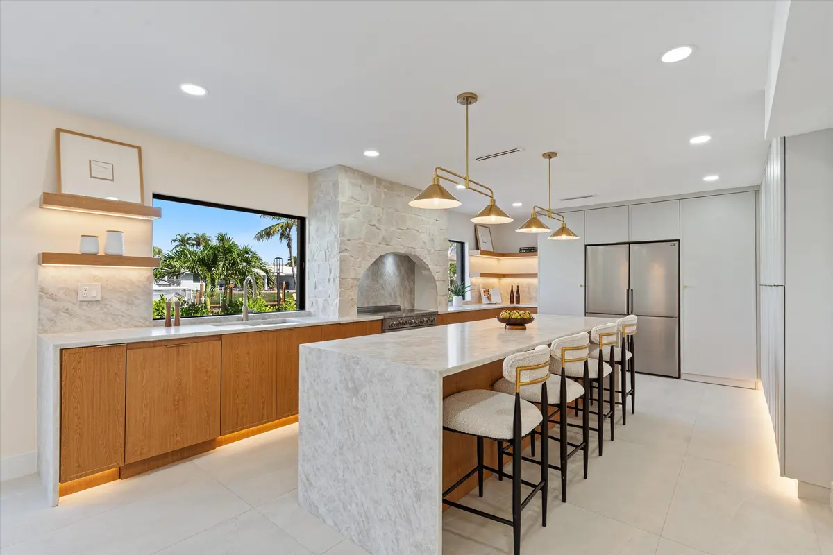 07-3711 NE 27th Ave LHP, FL-104 at 3711 NE 27th Avenue, Lighthouse Point