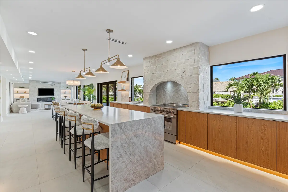 08-3711 NE 27th Ave LHP, FL-106 at 3711 NE 27th Avenue, Lighthouse Point