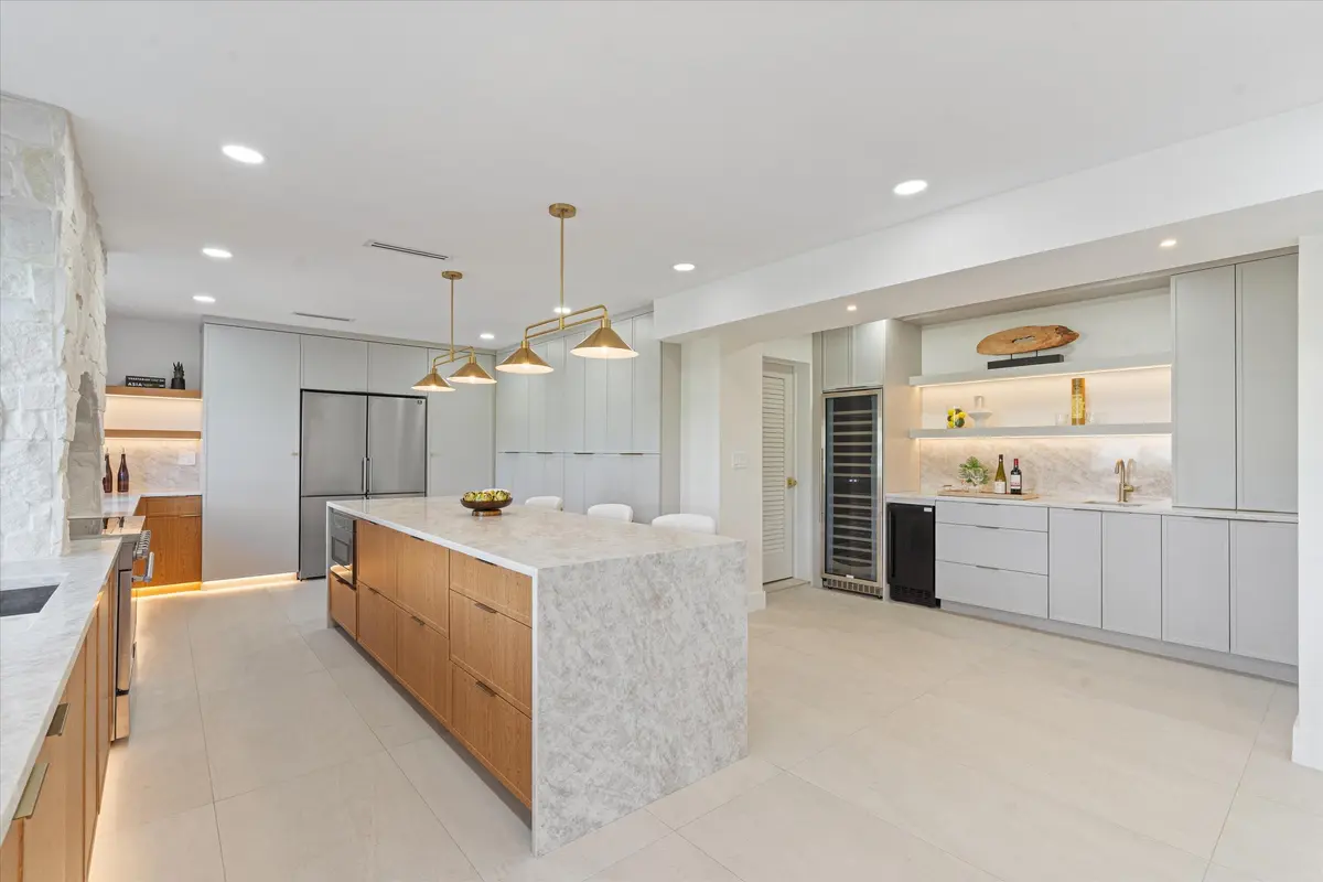 09-3711 NE 27th Ave LHP, FL-105 at 3711 NE 27th Avenue, Lighthouse Point
