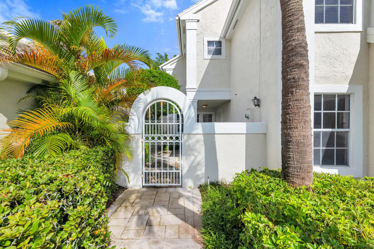 Front Gate at 22 Selby Lane, Palm Beach Gardens