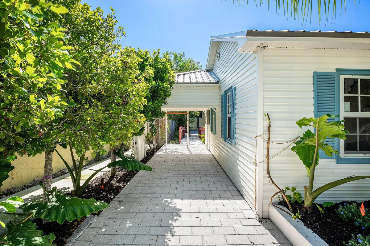 003-23SouthSwintonAvenue-DelrayBeach-FL- at 23 S Swinton Avenue, Delray Beach