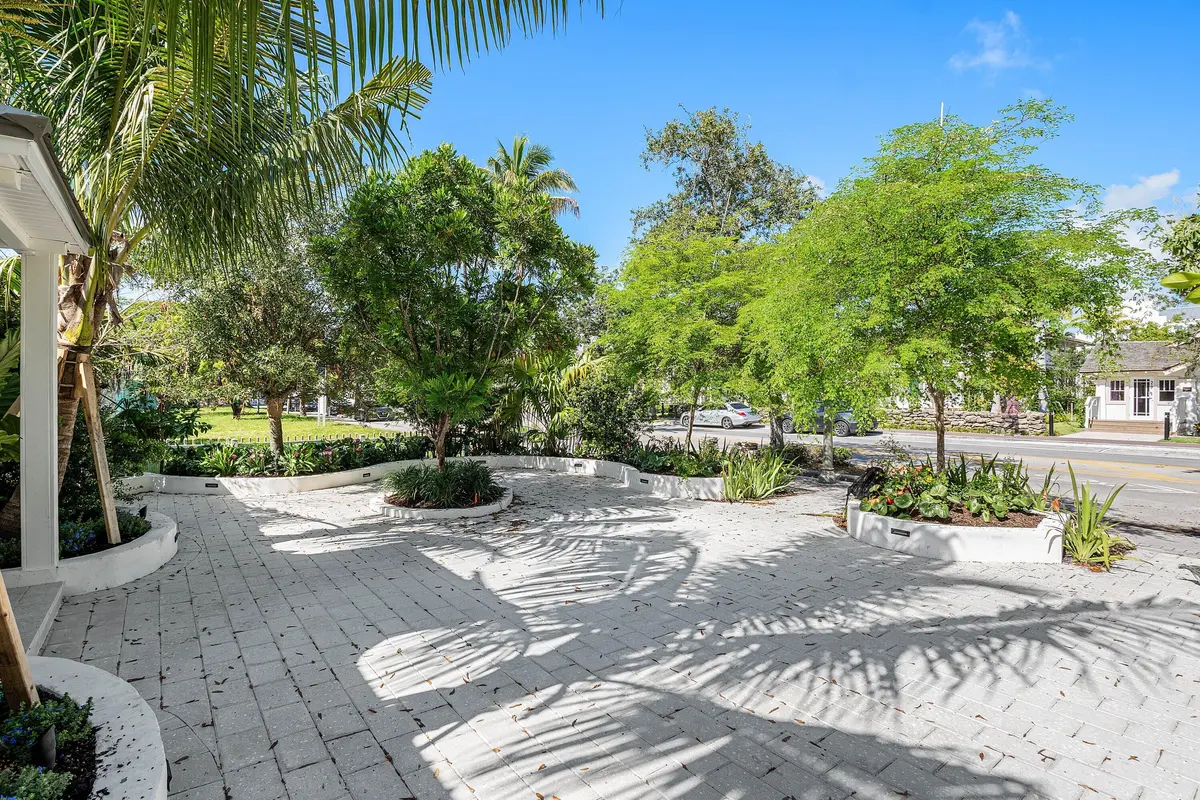 006-23SouthSwintonAvenue-DelrayBeach-FL- at 23 S Swinton Avenue, Delray Beach