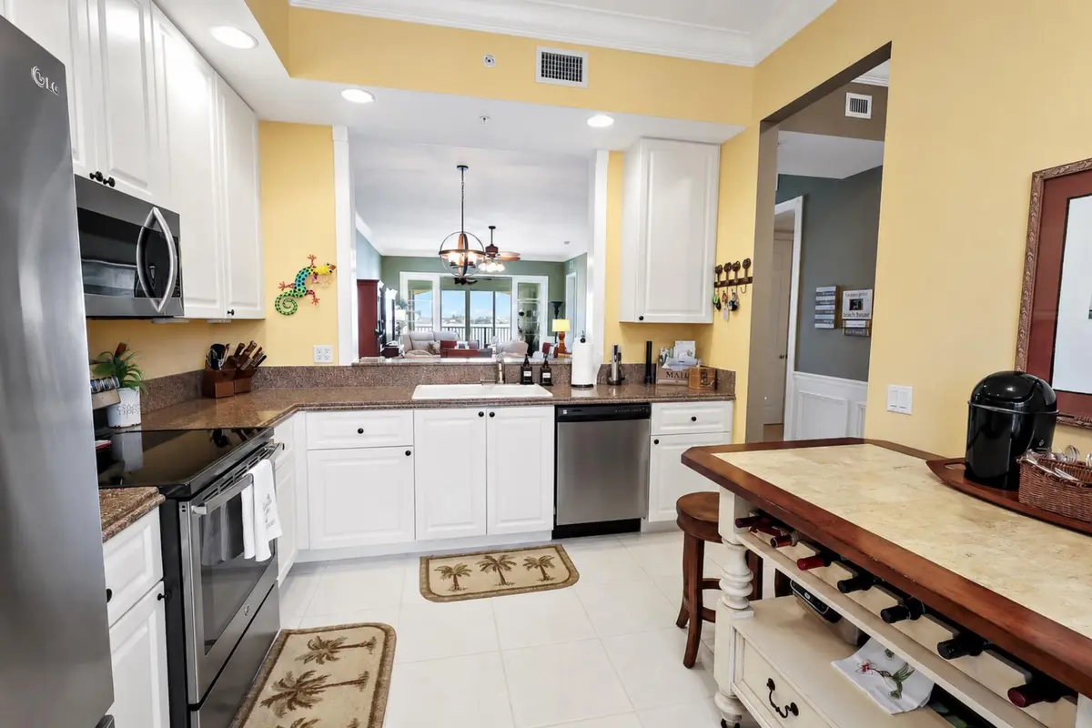 21-PH02 Kitchen at 21 Harbour Isle Drive Ph02, Fort Pierce