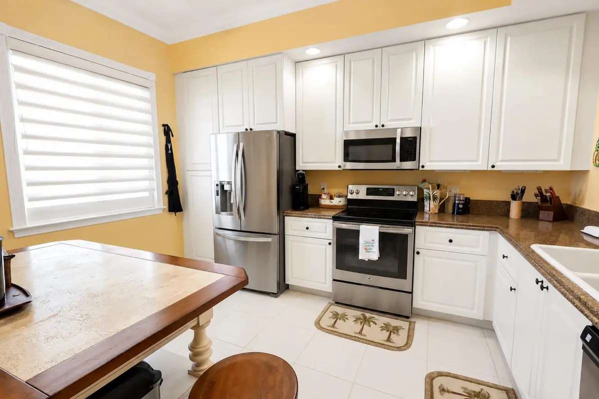 21-PH02 Kitchen at 21 Harbour Isle Drive Ph02, Fort Pierce