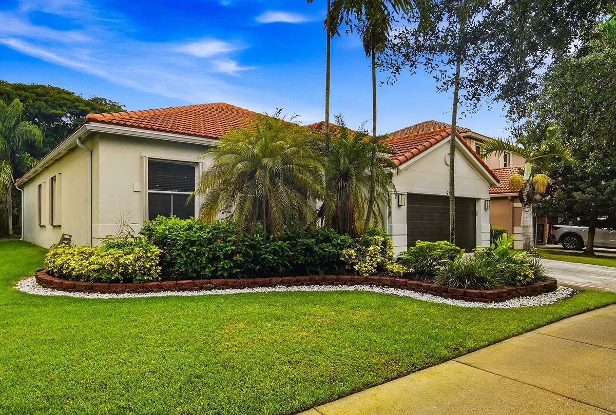 01_front at 970 Tulip Circle, Weston