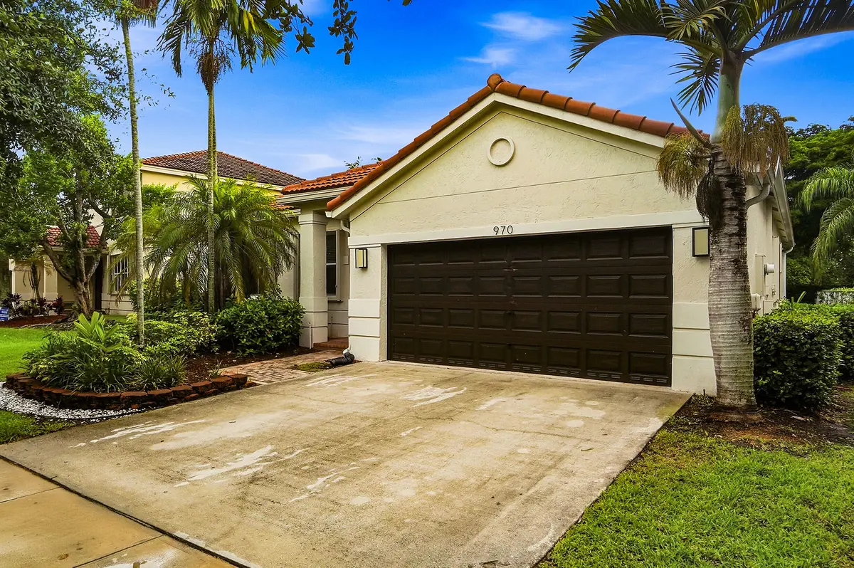 03_front at 970 Tulip Circle, Weston