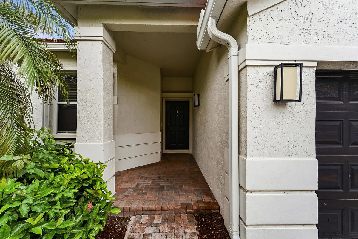 04_exterior entry at 970 Tulip Circle, Weston