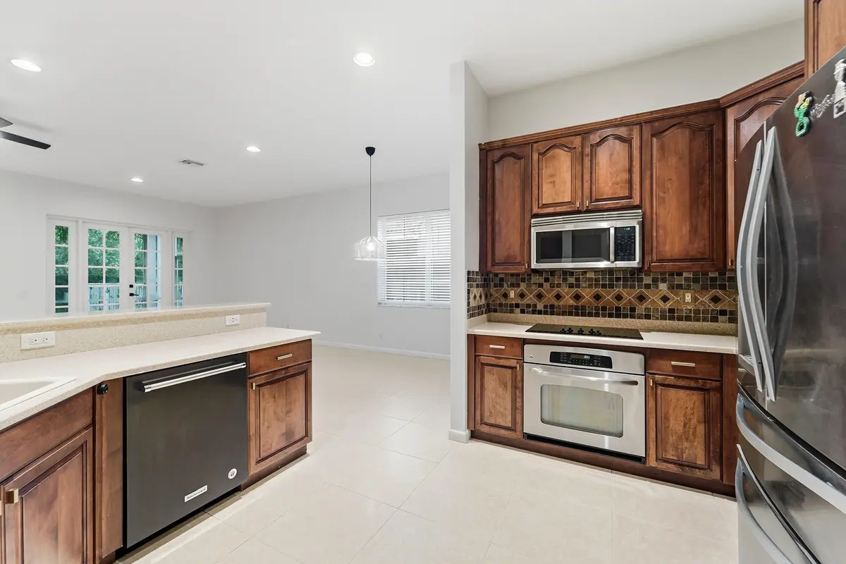 16_kitchen at 970 Tulip Circle, Weston