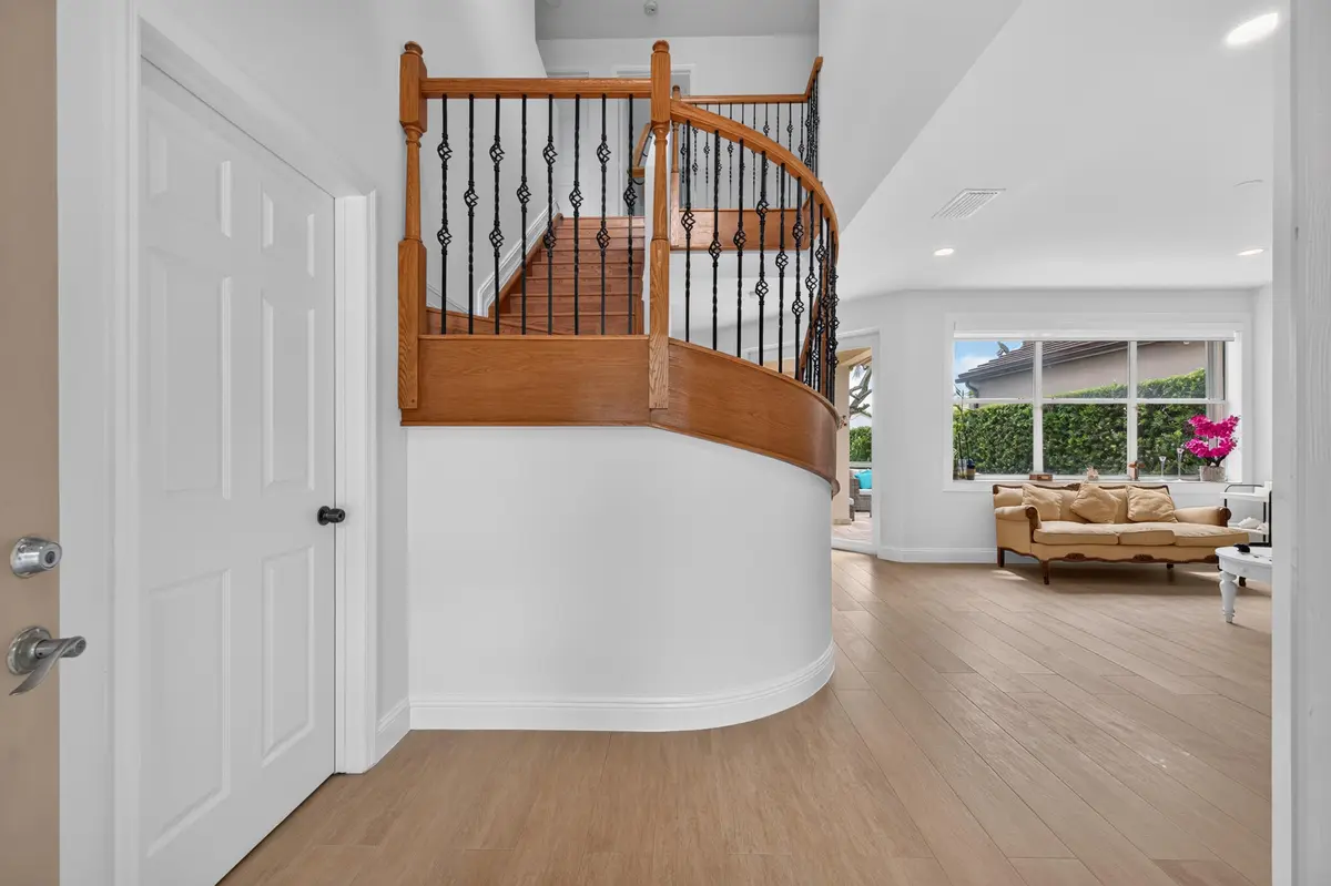 229-32 at 229 E Bayridge Drive, Weston
