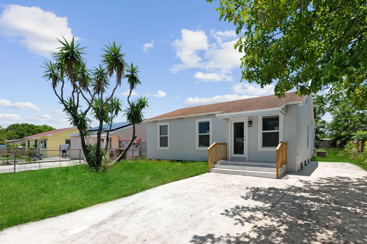 Front Elevation at 720 Mcintosh Street, West Palm Beach