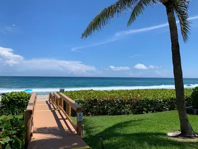 3115 S Ocean Boulevard 1002, Highland Beach – sold