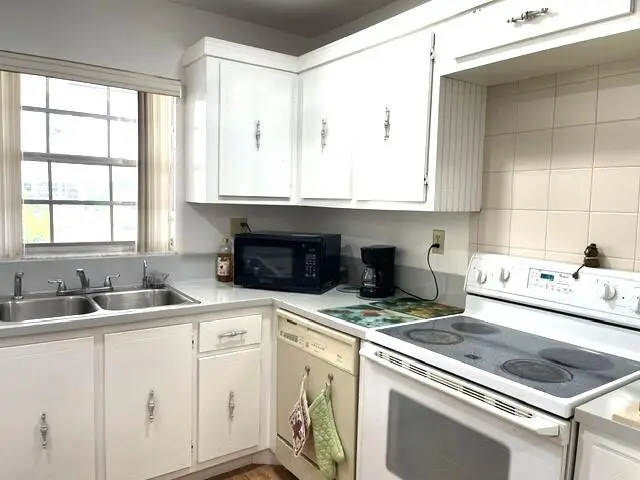 Kitchen view at 5397 Lakefront Boulevard A, Delray Beach