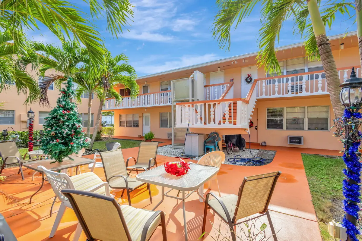 SHEFFIELD N PATIO at 332 Sheffield, West Palm Beach