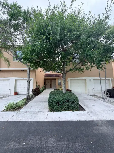 154 Village Boulevard E, Tequesta – Townhouse for sale