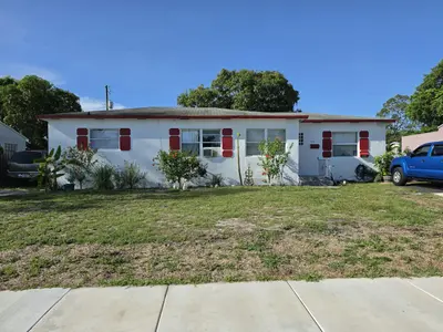 814 42nd Street, West Palm Beach – Duplex for sale