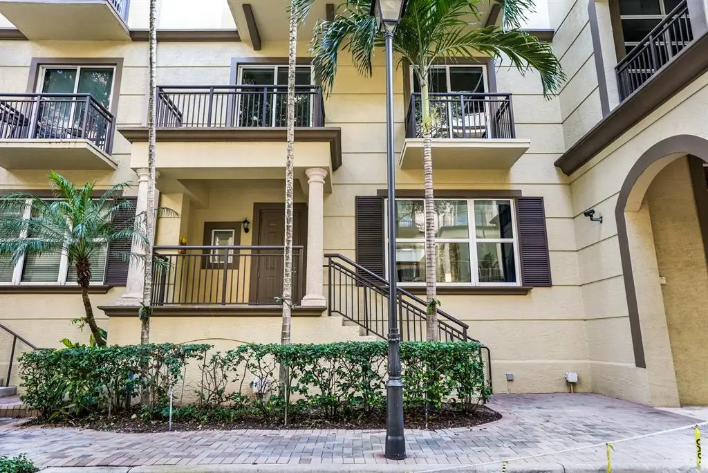 Front View of townhome at 2609 NE 14th Avenue 114, Wilton Manors