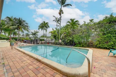 410 SW 15th Street 206, Pompano Beach – Apartment for rent