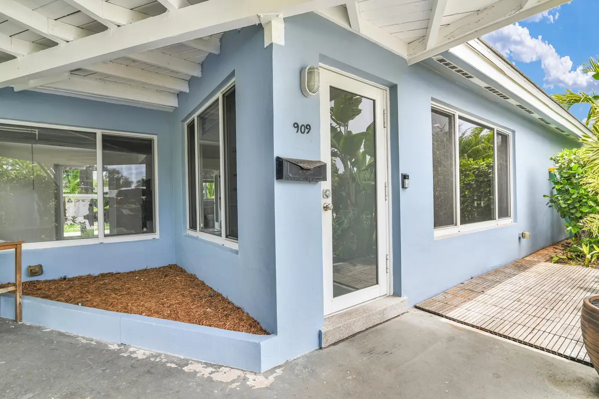 909 SE 16th Pl, Deerfield - 1 at 909 SE 16 Place, Deerfield Beach