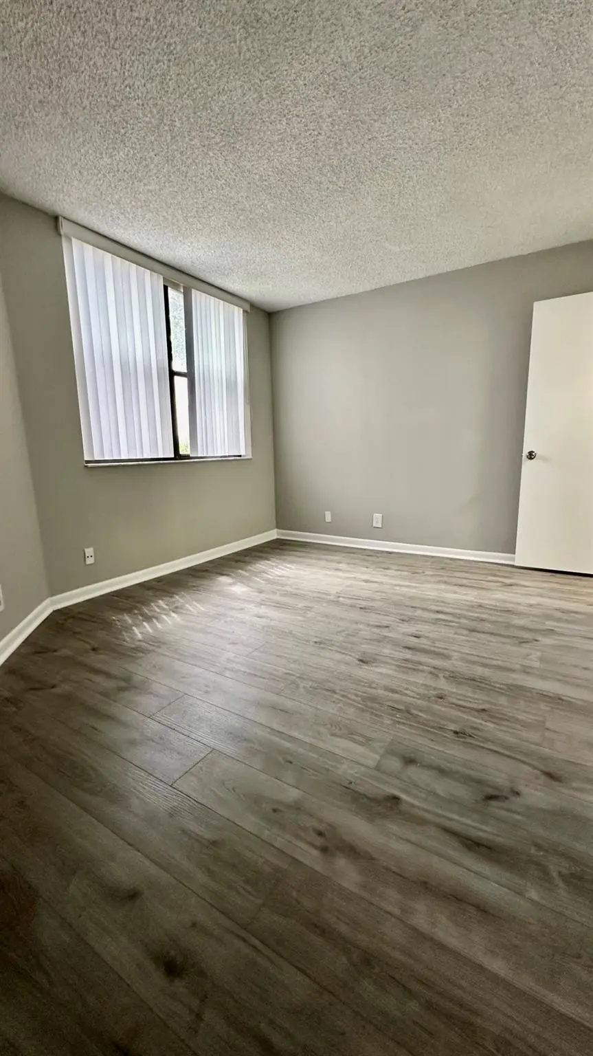 Photo 5 at 215 Lake Pointe Drive 101, Oakland Park