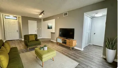 215 Lake Pointe Drive 101, Oakland Park – leased