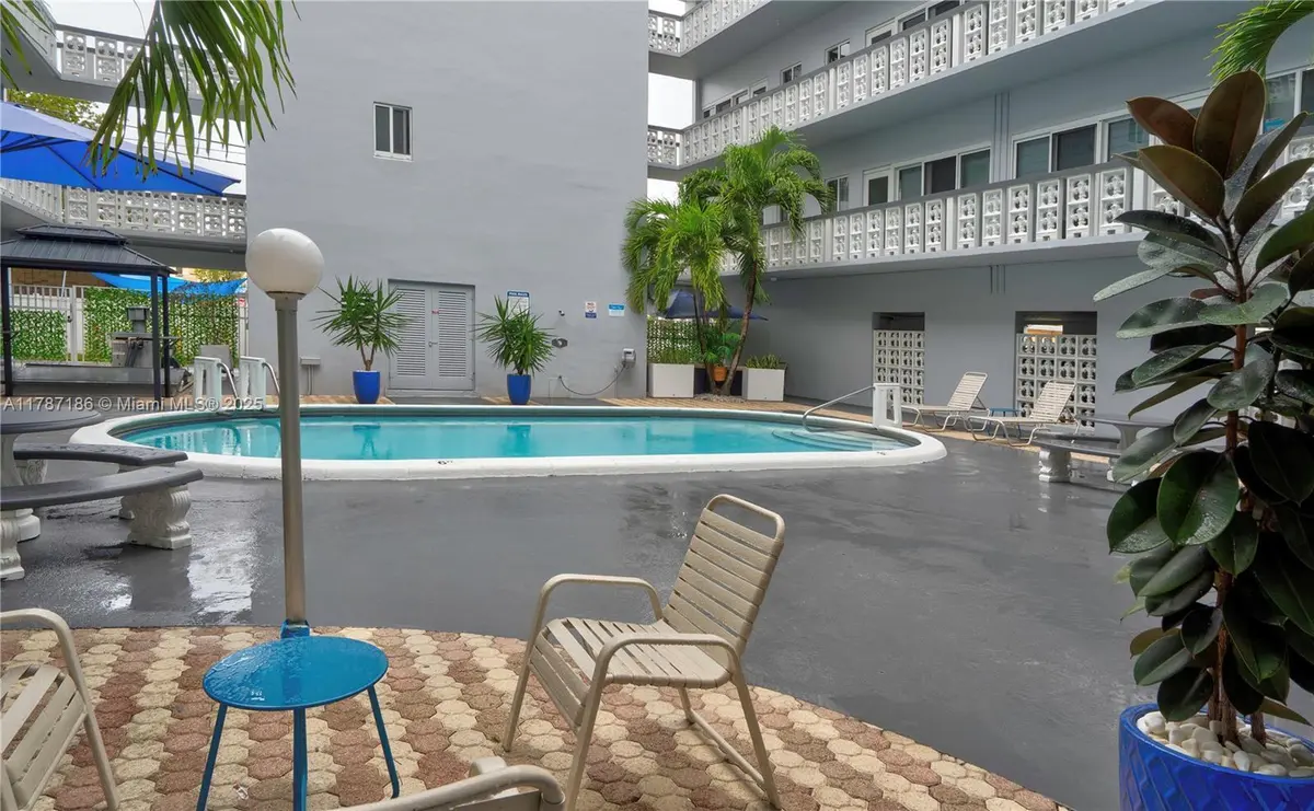 pool at 1818 Rodman Street 2c, Hollywood