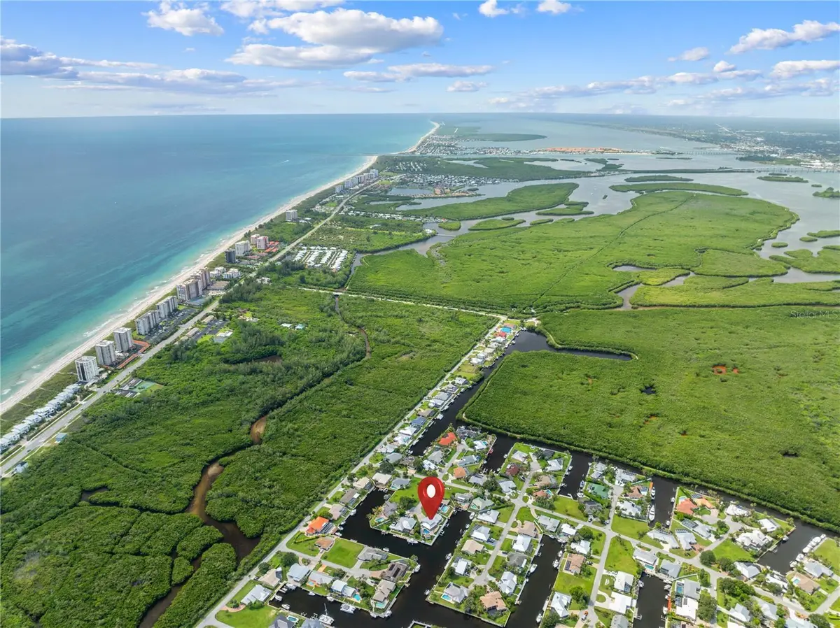 123 QUEEN ANN CT at 123 Queen Ann Court, Hutchinson Island