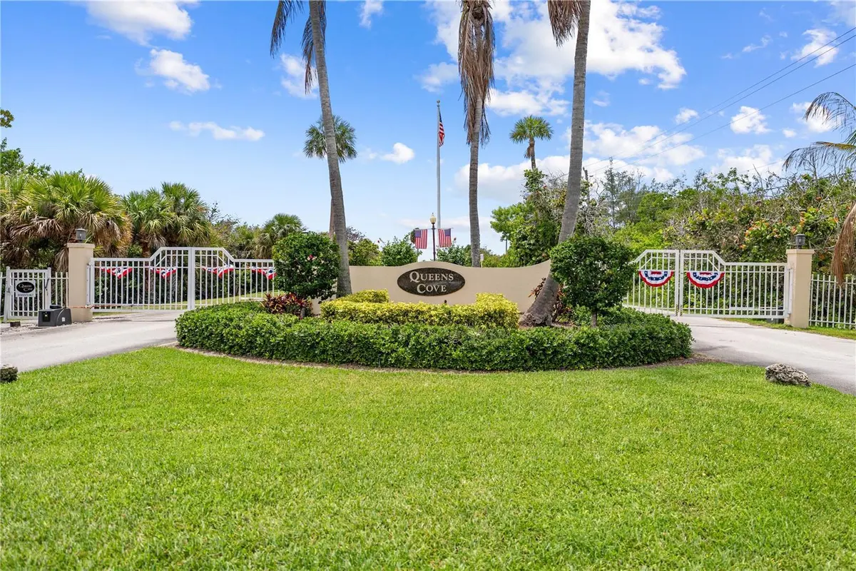 123 QUEEN ANN CT at 123 Queen Ann Court, Hutchinson Island