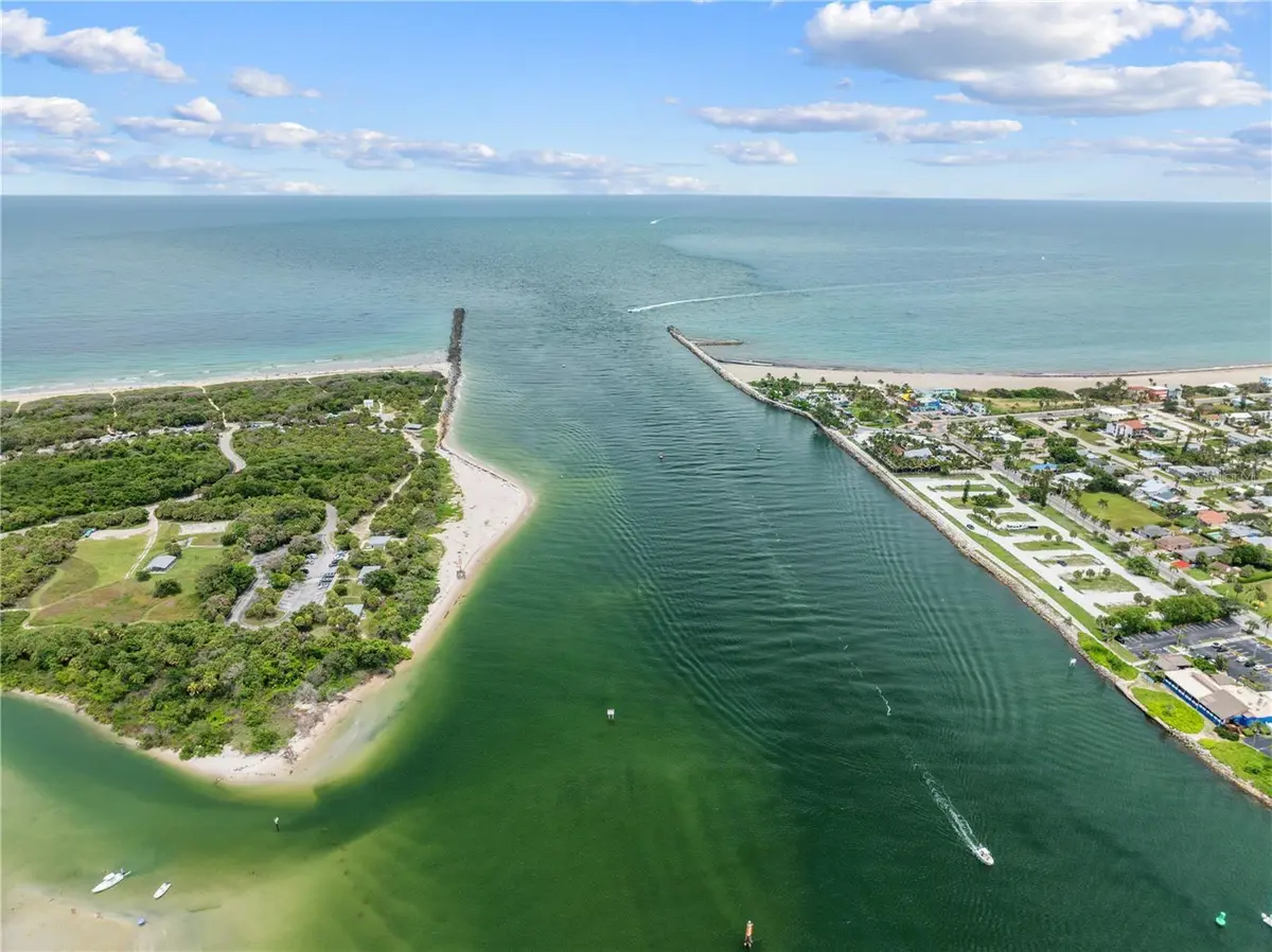 123 QUEEN ANN CT at 123 Queen Ann Court, Hutchinson Island