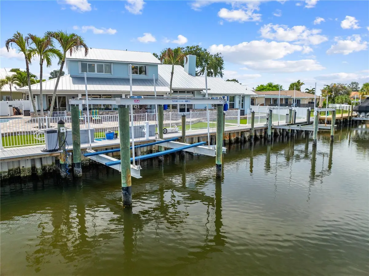 123 QUEEN ANN CT at 123 Queen Ann Court, Hutchinson Island
