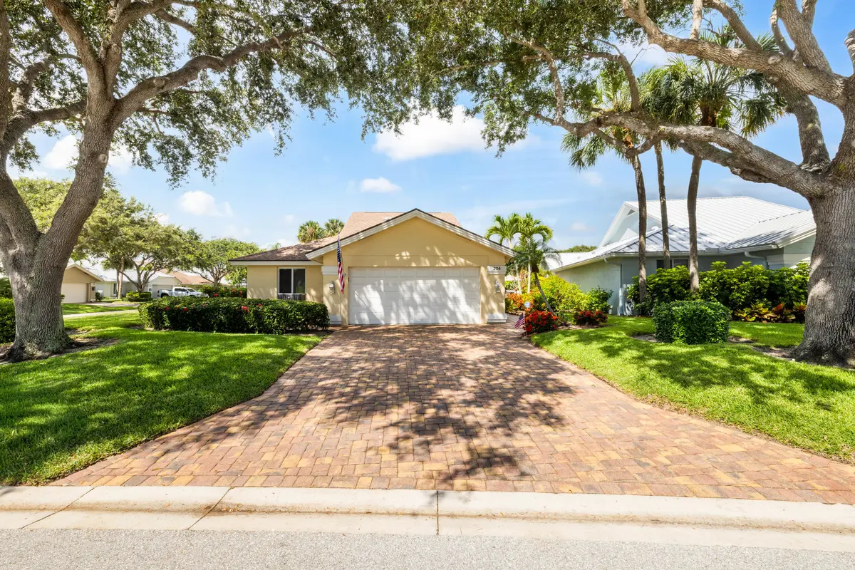 Front Exterior at 224 Cape Pointe Circle, Jupiter