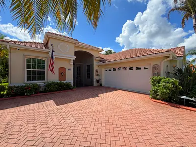 728 SW Lake Charles Circle, Port St. Lucie – Single Family Residence for sale