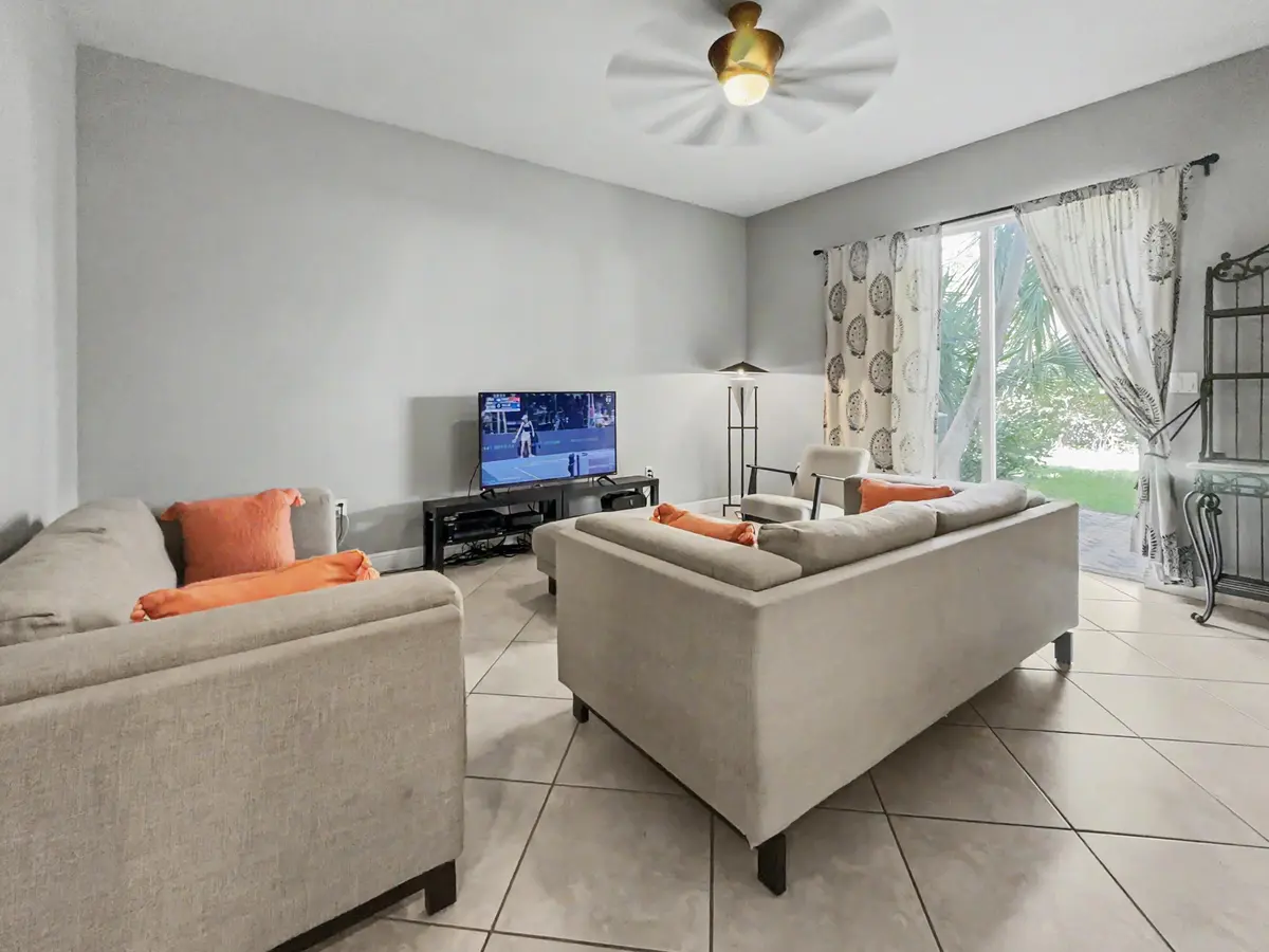 IMG_7490 at 6927 Julia Gardens Drive, Coconut Creek