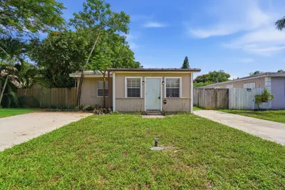 2530 Adams Street, Hollywood – sold