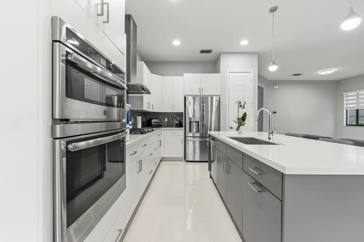 18_25 at 10555 Waves Way, Parkland