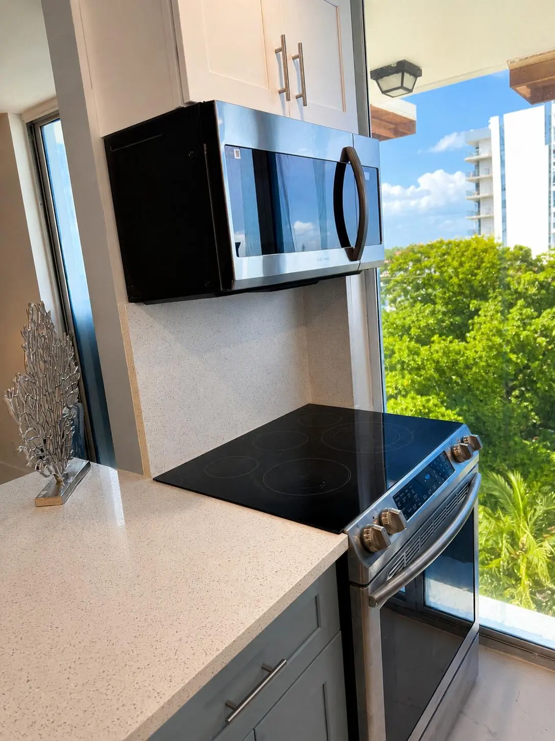 Microwave, stove at 1505 N Riverside Drive 508, Pompano Beach