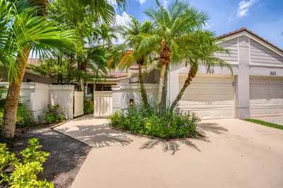 525 Prestwick Circle, Palm Beach Gardens – Townhouse for sale