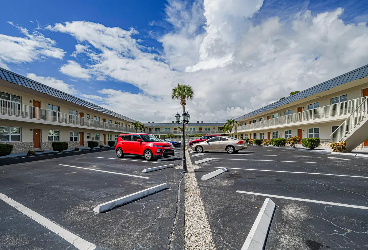 923 22nd Place 219, Vero Beach, FL – photo 2