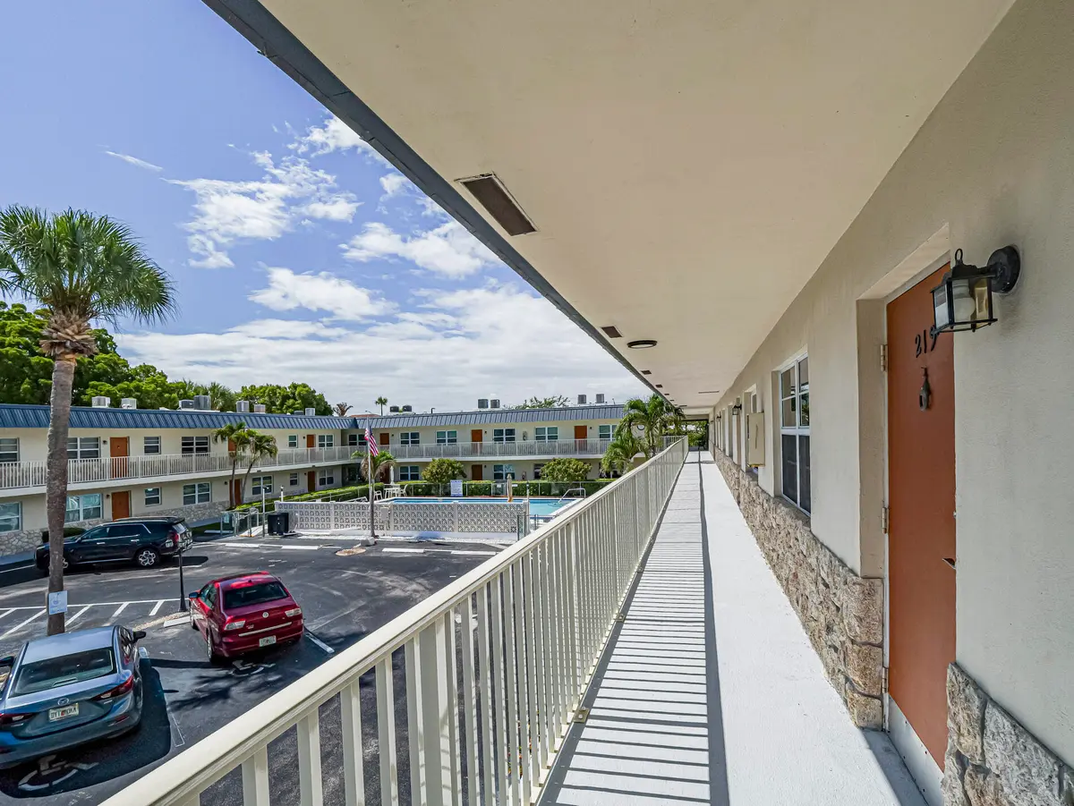 923 22nd Place 219, Vero Beach, FL – photo 4