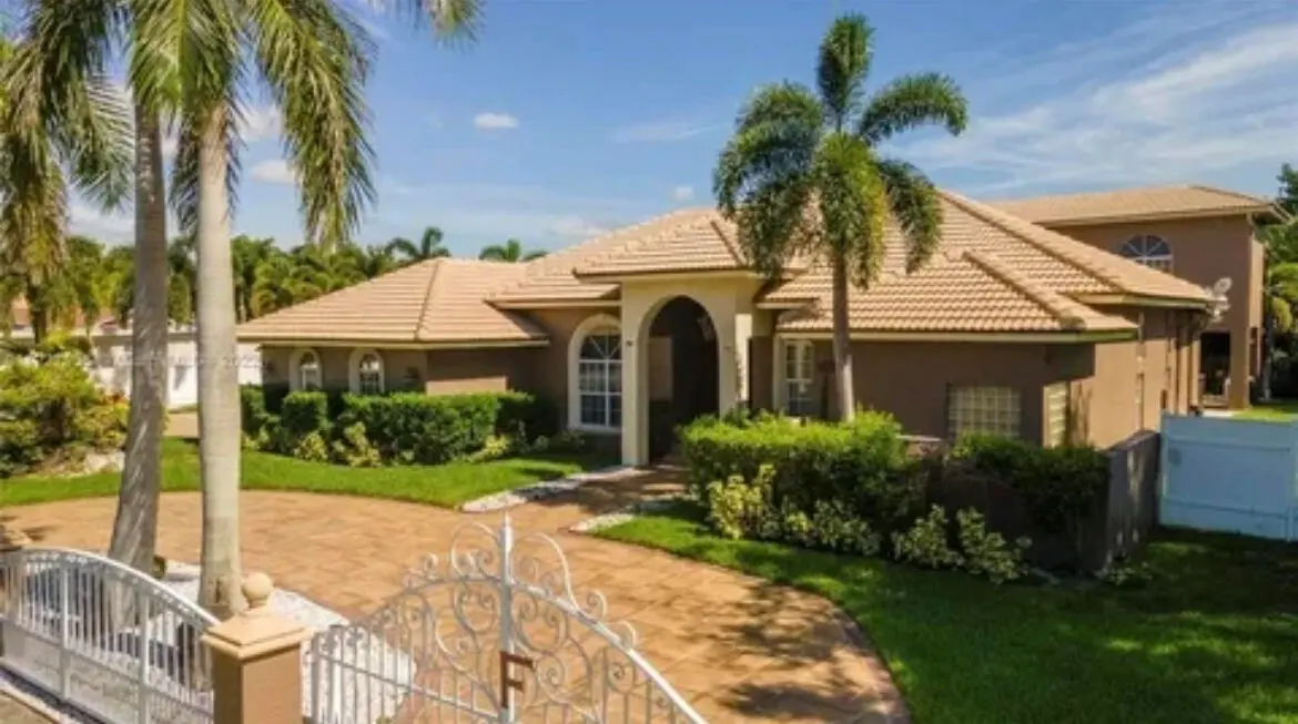 IMG_7619 at 423 NE 3rd Street, Pompano Beach