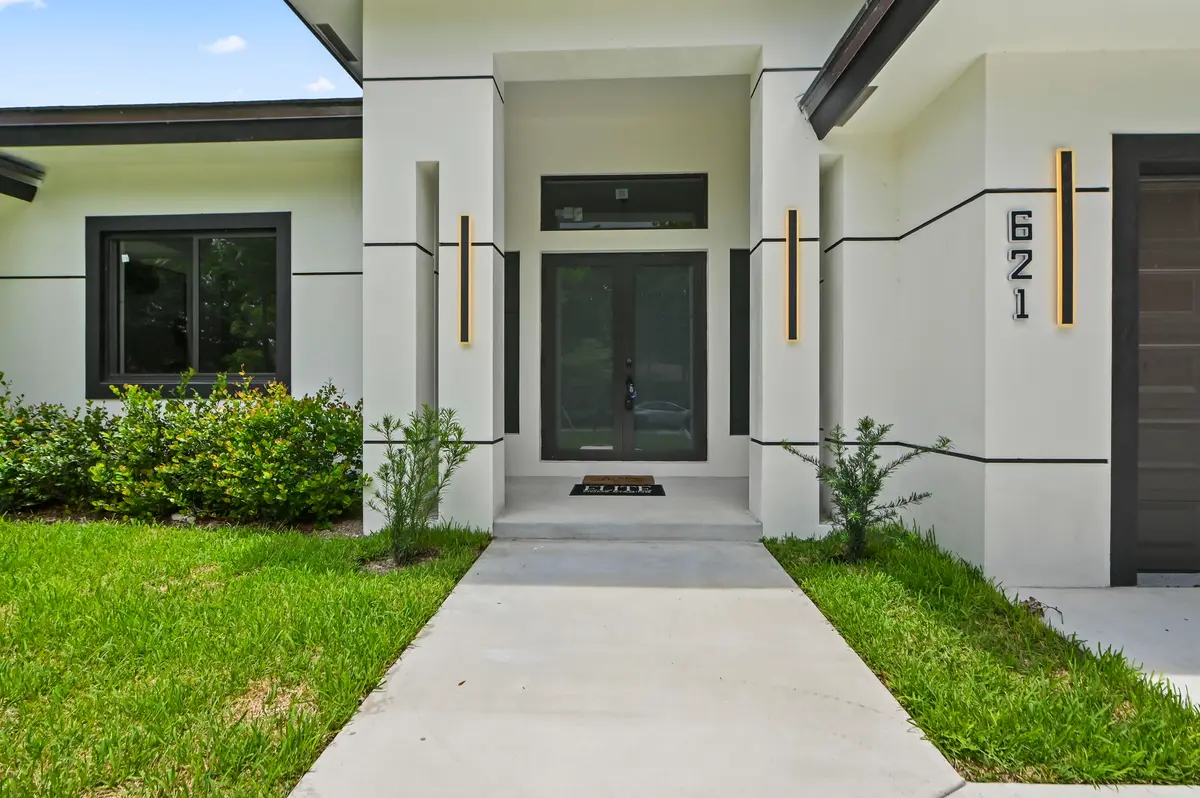 04 Entry 01 at 621 NW 42nd Avenue, Coconut Creek