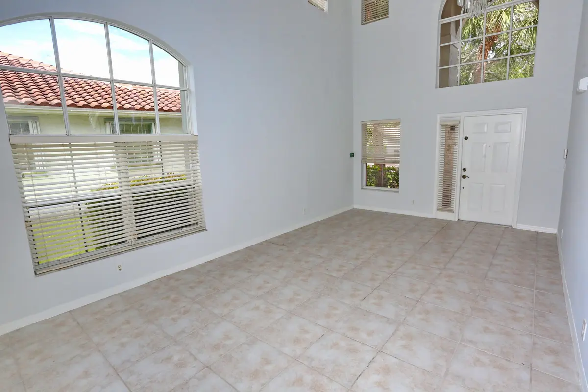 high ceilings at 5157 NW 122nd Avenue, Coral Springs