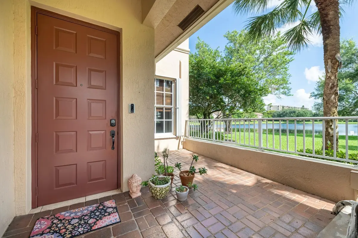 009-005-Entryway-1500x1000 at 3501 Lakeside Drive, Davie