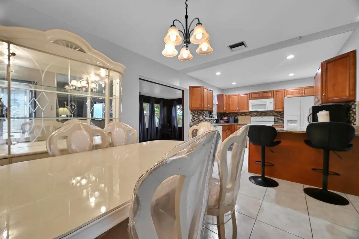 dining room at 179 SE Soneto Court, Port St. Lucie