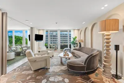 100 Sunrise Avenue 418, Palm Beach – Condominium for rent