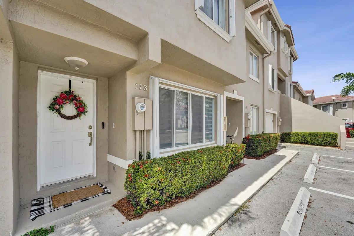 DSC01343 at 173 Riviera Circle, Weston