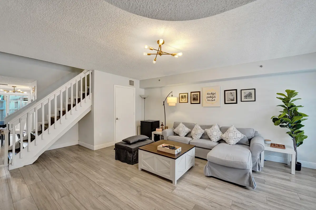 DSC01358 at 173 Riviera Circle, Weston