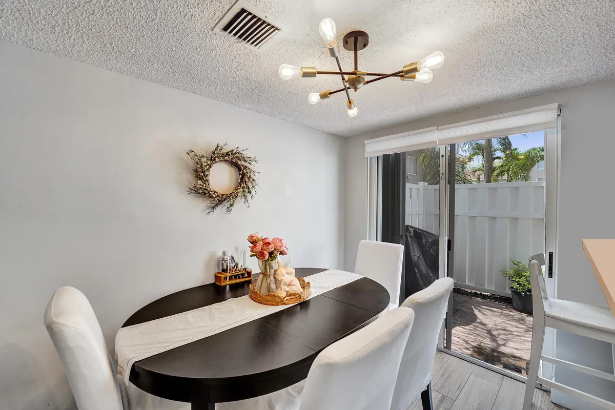 DSC01394 at 173 Riviera Circle, Weston