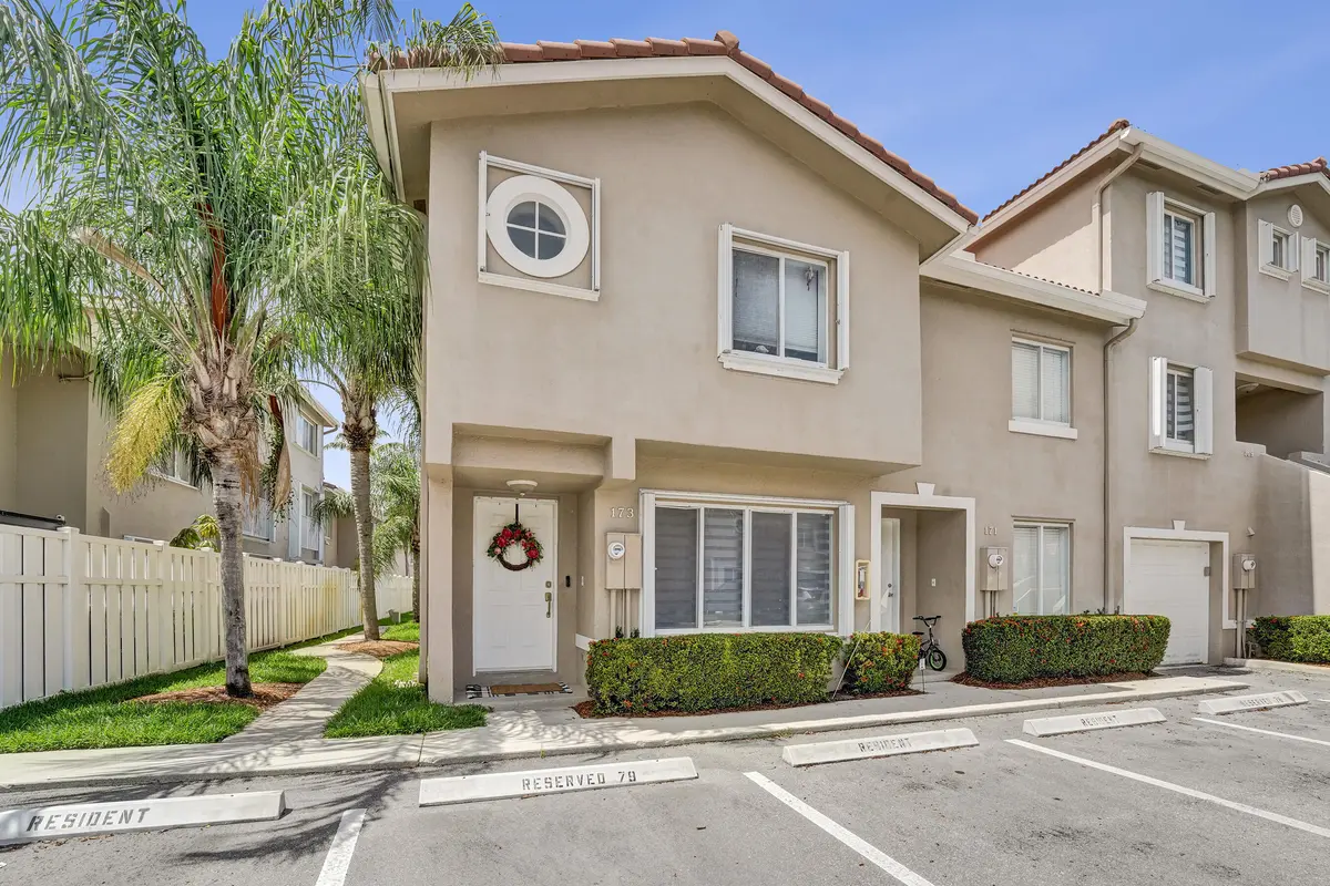 DSC01340 at 173 Riviera Circle, Weston