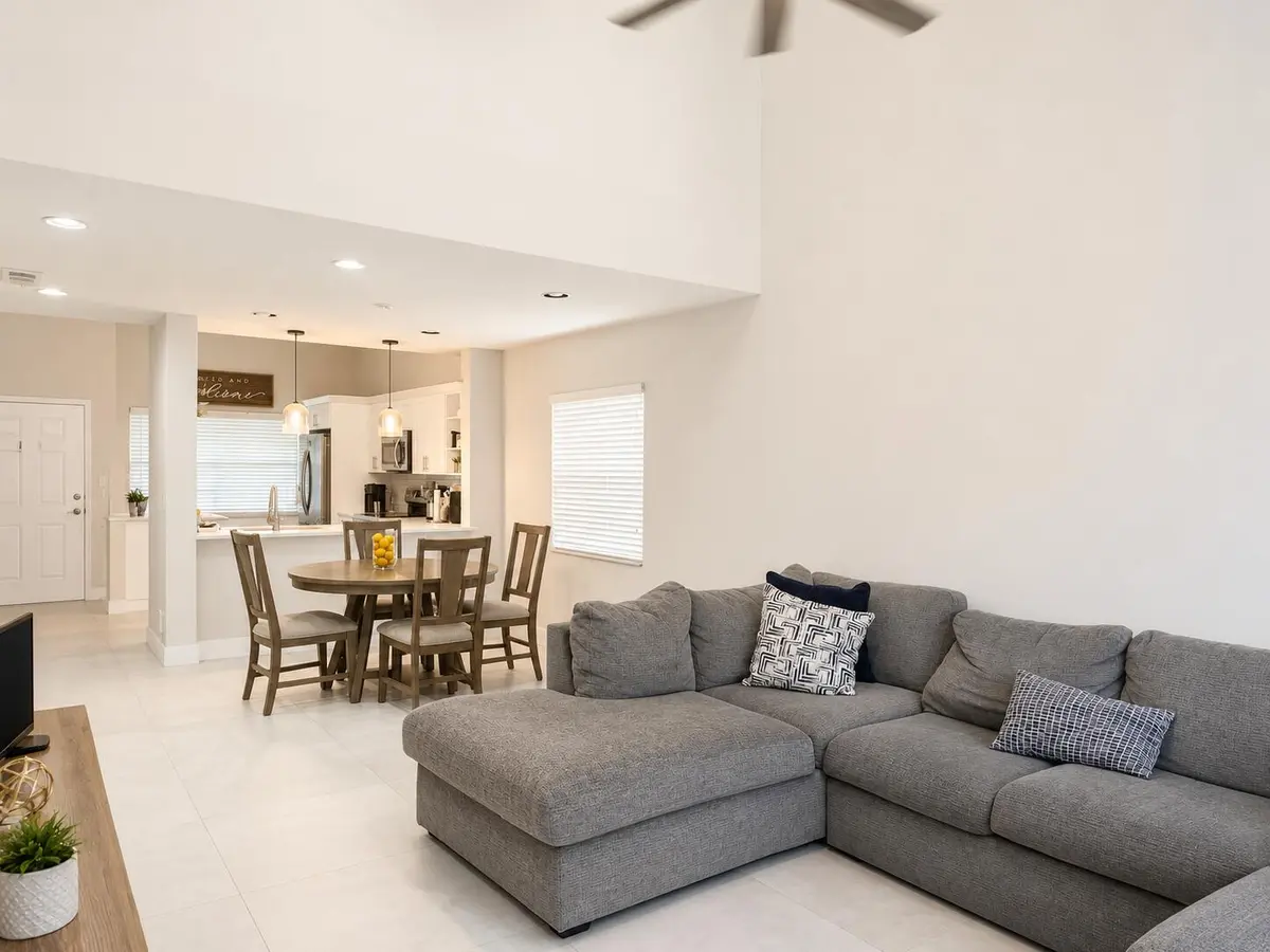 living/dining at 1644 Cypress Pointe Drive 1-9, Coral Springs